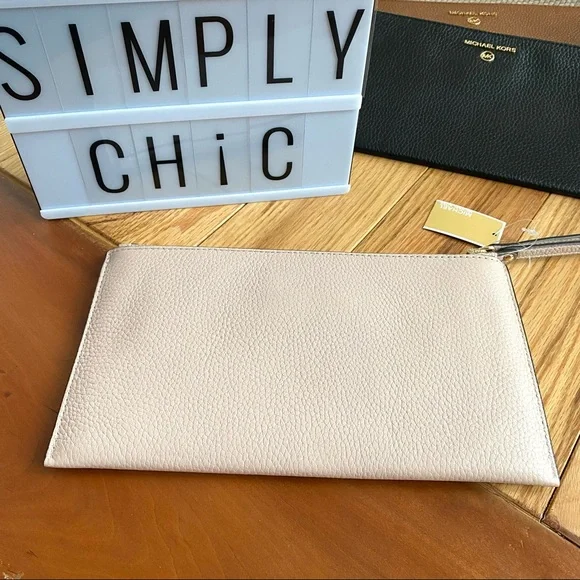 NWT authentic MK leather wristlet blush - Picture 5 of 5